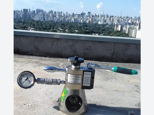 Teste de Arrancamento em Ancoragem